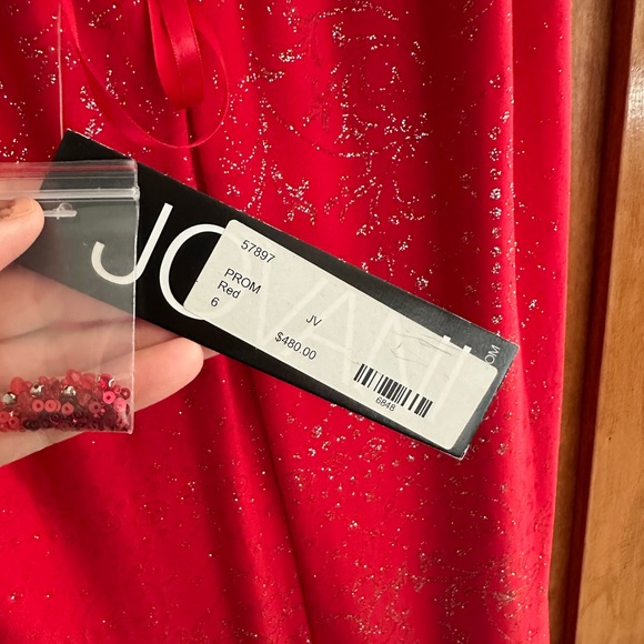 Red Jovani 57897 Gown Size 6 - Picture 5 of 8